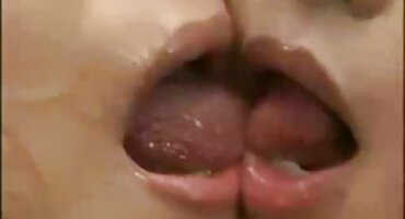 sex gái xinh việt Liếm âm hộ của một người phụ nữ secnhat da đen.